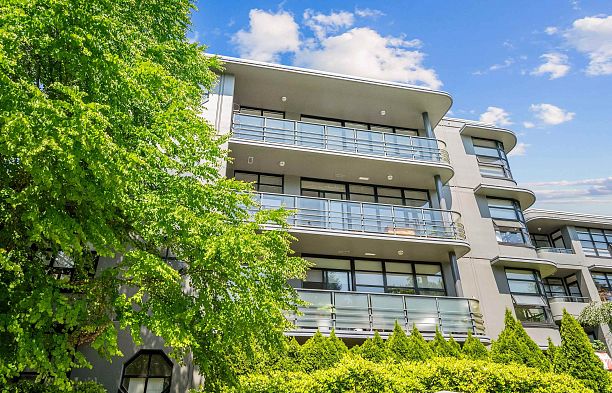 402 2828 Yew Street Kitsilano