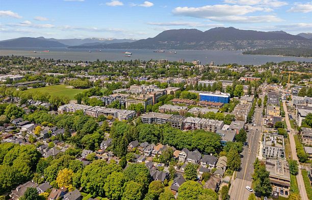 402 2828 Yew Street Kitsilano