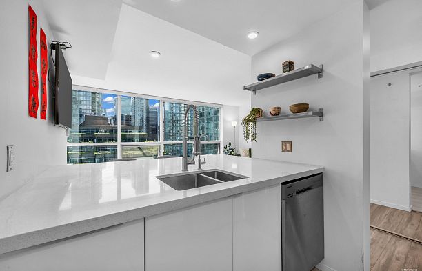 1304 555 Jervis Street Coal Harbour