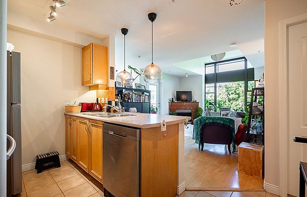 304 2119 Yew Street Kitsilano