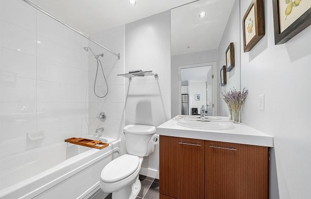 402 2828 Yew Street Kitsilano