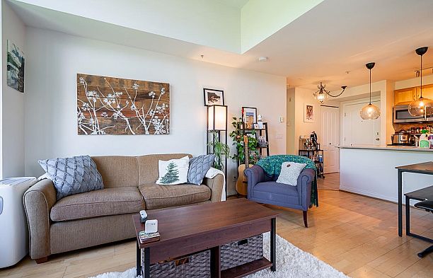 304 2119 Yew Street Kitsilano