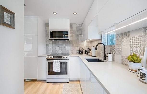 707 1166 Melville Street Coal Harbour