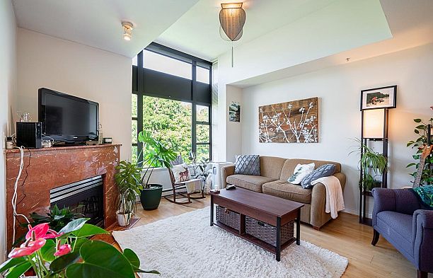 304 2119 Yew Street Kitsilano