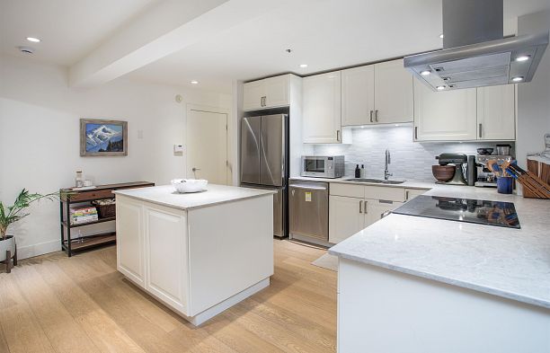 103 3220 W 4th Avenue Kitsilano