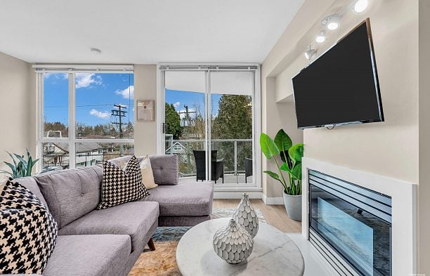 302 2121 W 38th Avenue Kerrisdale