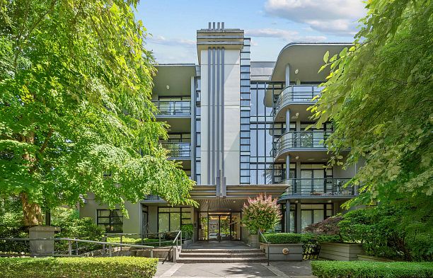 402 2828 Yew Street Kitsilano