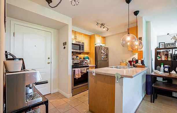304 2119 Yew Street Kitsilano