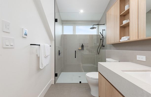 1 3151 W 10th Avenue Kitsilano