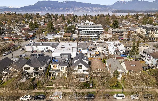 1 3151 W 10th Avenue Kitsilano
