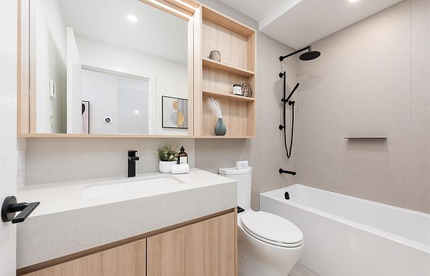 1 3151 W 10th Avenue Kitsilano