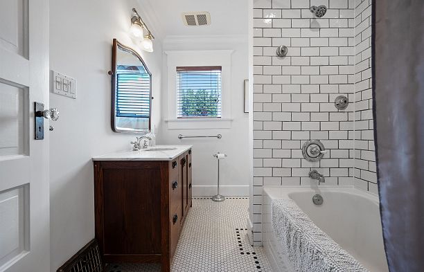 1105 Park Drive South Granville