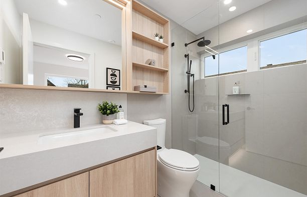 1 3151 W 10th Avenue Kitsilano
