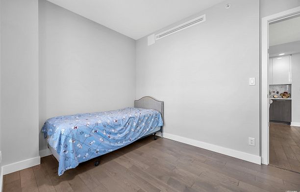 211 677 W 41st Avenue Cambie