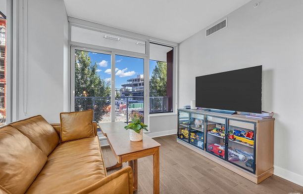 211 677 W 41st Avenue Cambie