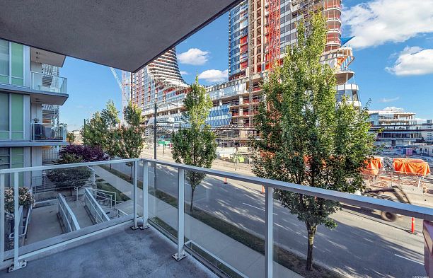 211 677 W 41st Avenue Cambie