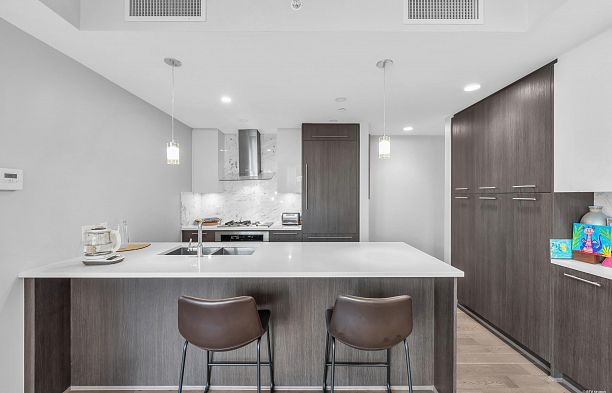 211 677 W 41st Avenue Cambie