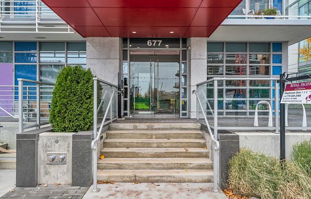 211 677 W 41st Avenue Cambie