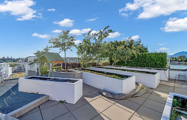 211 677 W 41st Avenue Cambie