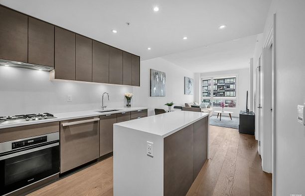 407 6328 Cambie Street Oakridge VW