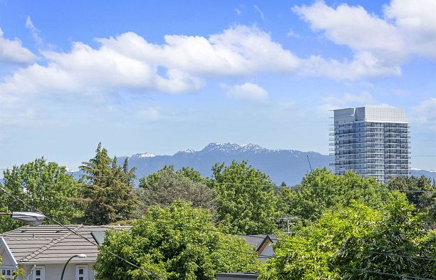 6272 Oak Street Oakridge VW