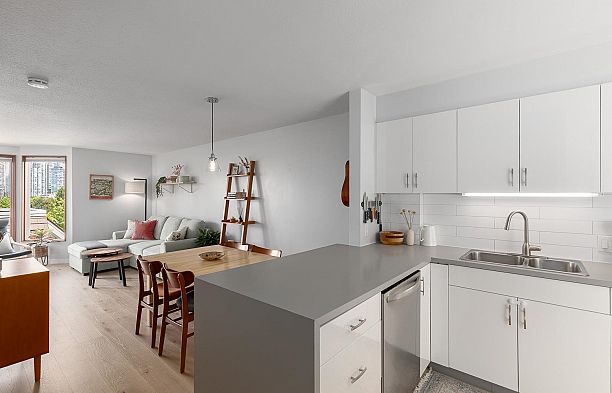 108 1141 W 7th Avenue Fairview VW
