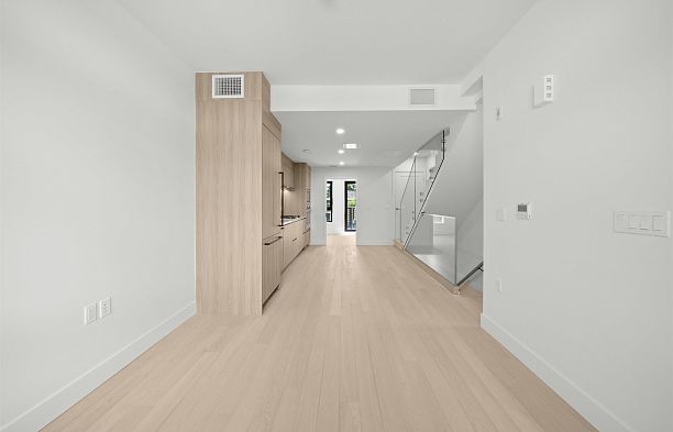 6272 Oak Street Oakridge VW