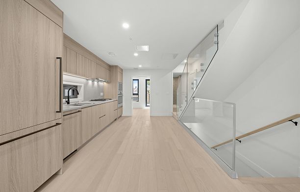 6272 Oak Street Oakridge VW