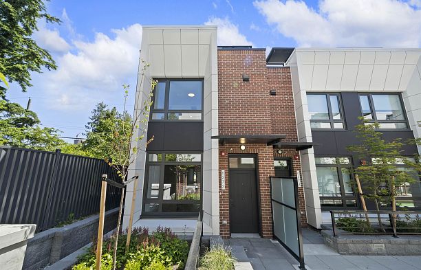 6272 Oak Street Oakridge VW