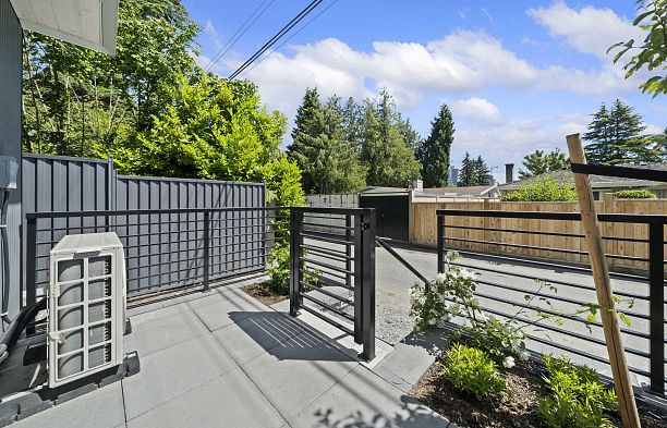 6272 Oak Street Oakridge VW
