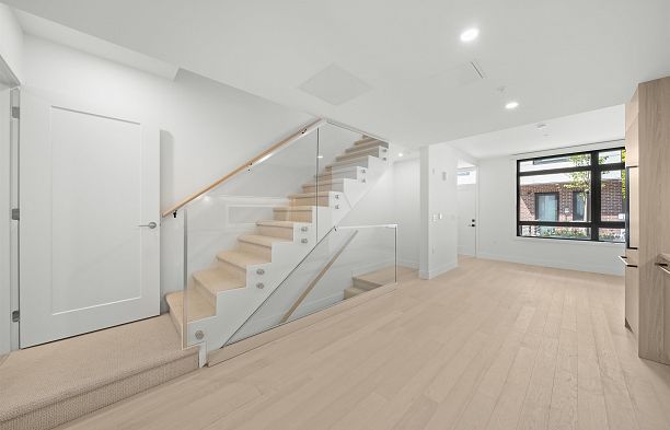 6272 Oak Street Oakridge VW