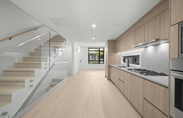 6272 Oak Street Oakridge VW
