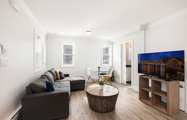 50 E 47 AVENUE, Vancouver BC V5W 2A5 Main