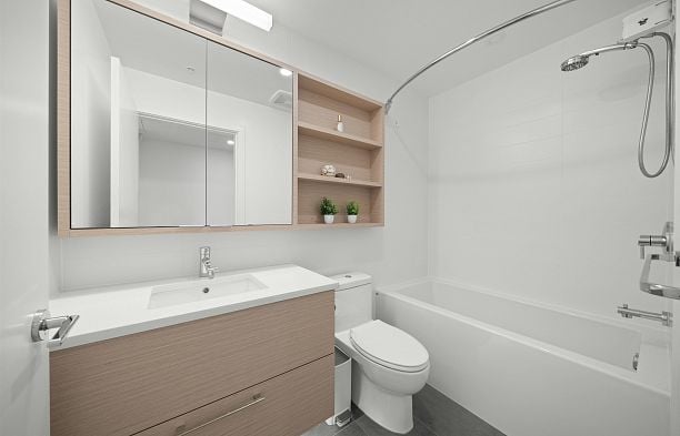 301 8888 Osler Street Marpole