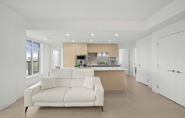 301 8888 Osler Street Marpole