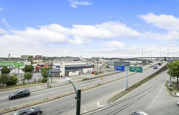 301 8888 Osler Street Marpole