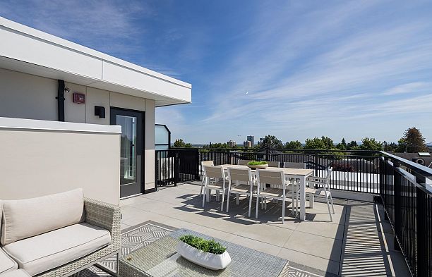 212 715 W 49th Avenue Oakridge VW