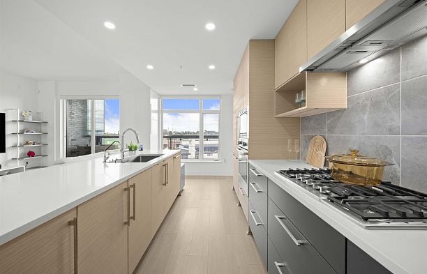 301 8888 Osler Street Marpole