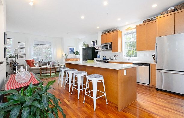 1 5808 Tisdall Street Oakridge VW