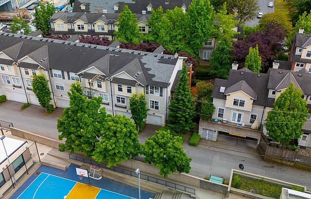 1 5808 Tisdall Street Oakridge VW