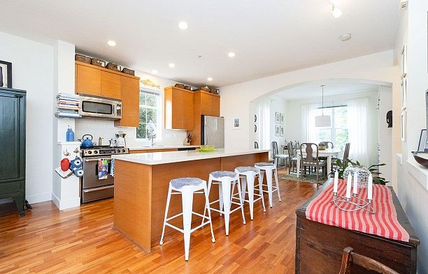 1 5808 Tisdall Street Oakridge VW