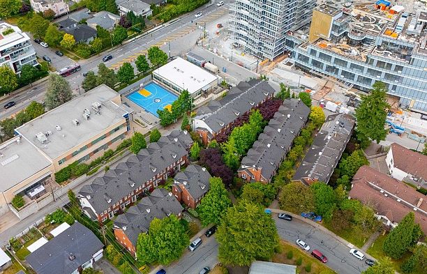1 5808 Tisdall Street Oakridge VW