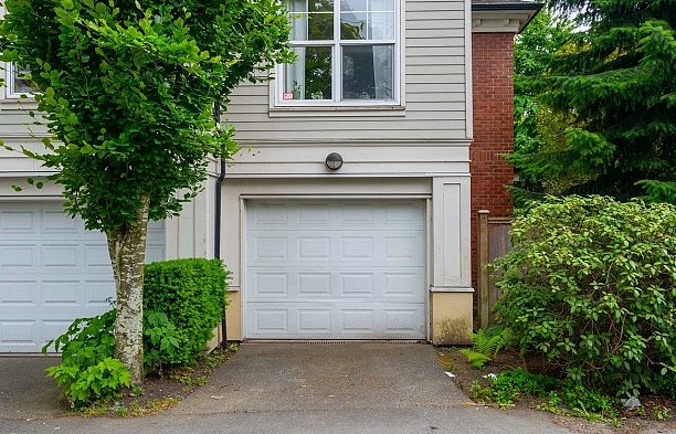 1 5808 Tisdall Street Oakridge VW