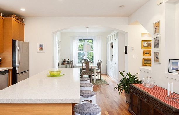 1 5808 Tisdall Street Oakridge VW