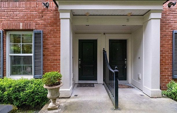 1 5808 Tisdall Street Oakridge VW