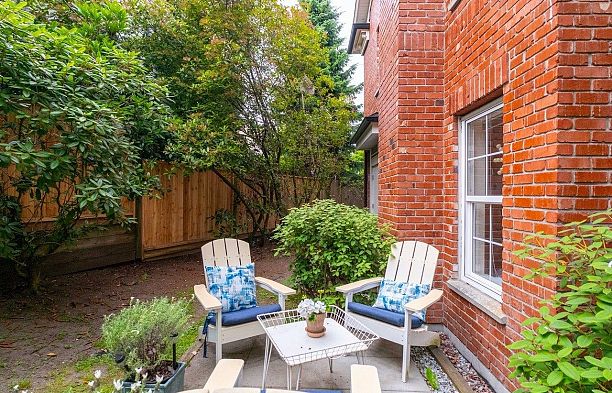 1 5808 Tisdall Street Oakridge VW