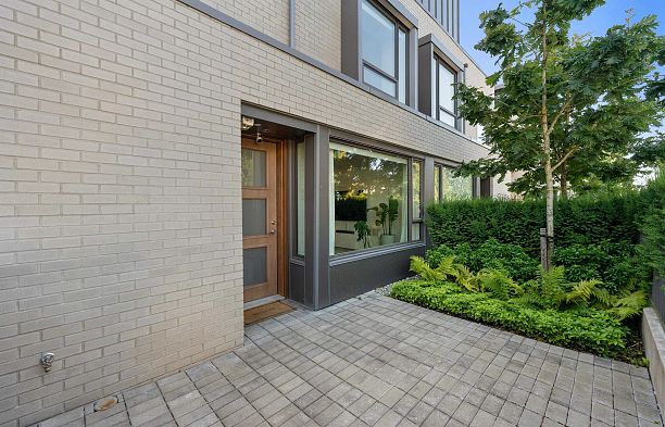 6812 Oak Street South Cambie