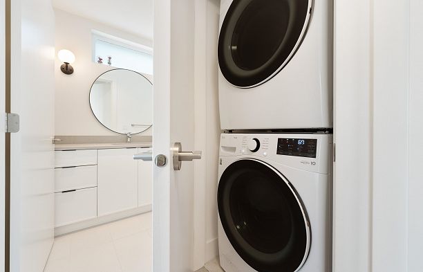 6812 Oak Street South Cambie