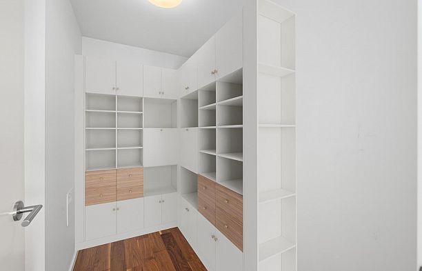 1505 8555 Granville Street S.W. Marine