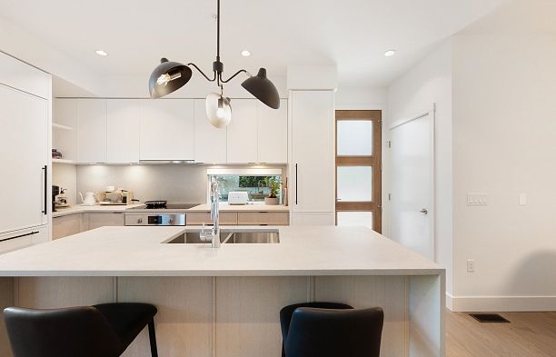 6812 Oak Street South Cambie